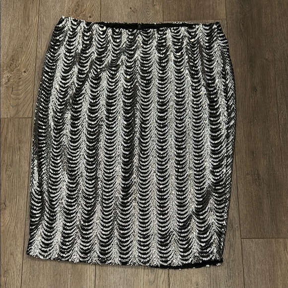 Charlotte Russe Dresses & Skirts - Charlotte Russe Women’s Black Silver Stretch Scallop Party Sequin Skirt Size 3X
